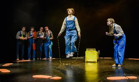 Keistuolių teatro scena