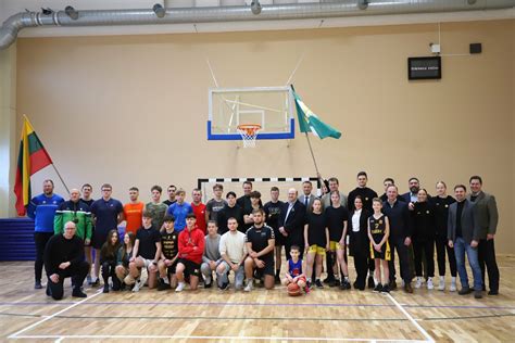 Sporto gimnazijos mokiniai per treniruotę