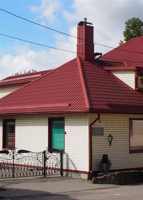 Atminimo lenta Vytauto Vaitkaus namo sienoje