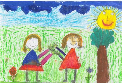 Vaikai piešia prie didelio paveikslo