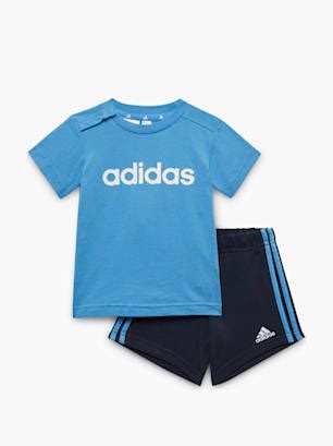 įvairių spalvų ir stilių vaikiški Adidas sportiniai kostiumai