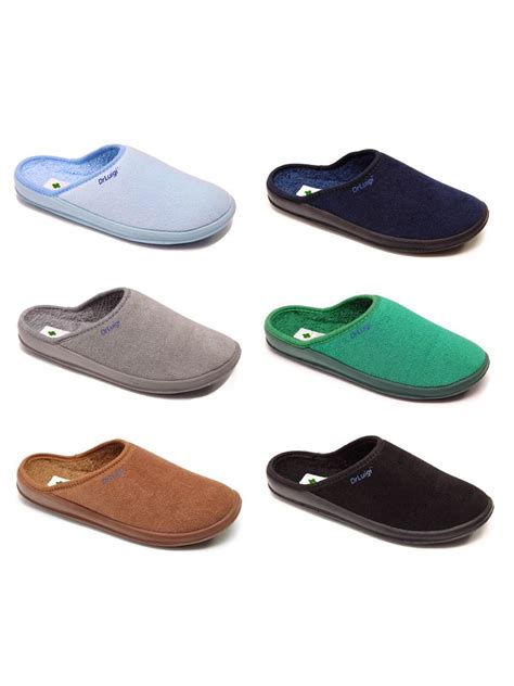 vaikas dėvi Dr. Luigi šlepetes namuose