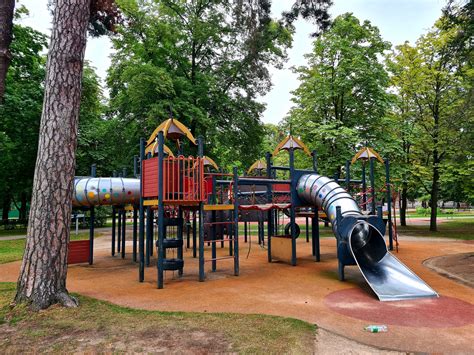 Vaikų miestelis Ventspilyje su žaidimų aikštelėmis