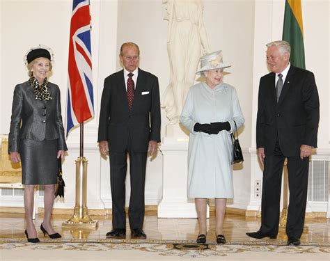 Theresa May su karaliene Elžbieta II