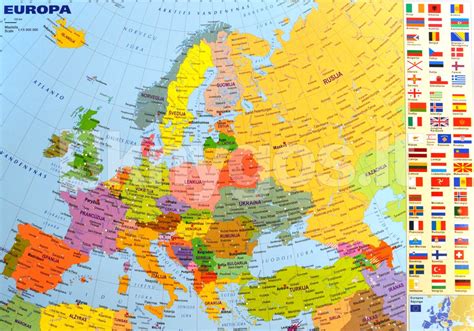 Europos Sąjungos žemėlapis su valstybių vėliavomis