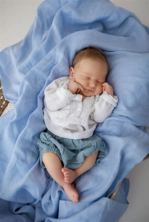 Naujagimio refleksų demonstravimas