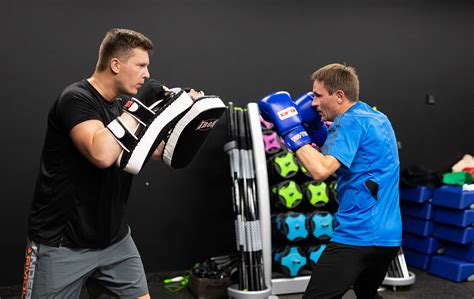 schematinis vaizdas: kaip bokso treniruotės veikia vaiko koordinaciją