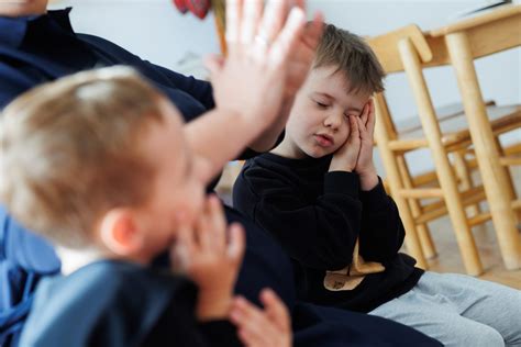 vaikas jaučiantis stiprias emocijas