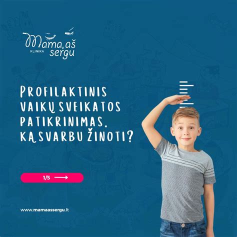 Vaistininko rankos, dedančios tabletes į vaikų vaistinėlę