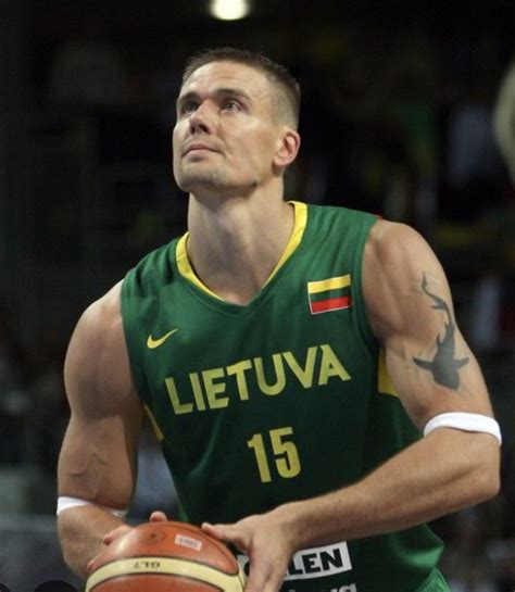 Robertas Javtokas su Lietuvos rinktinės marškinėliais