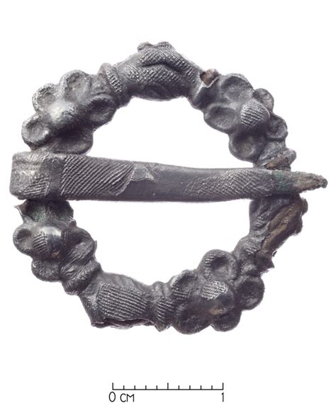 XV-XVI a. segė su susikibusių rankų motyvu