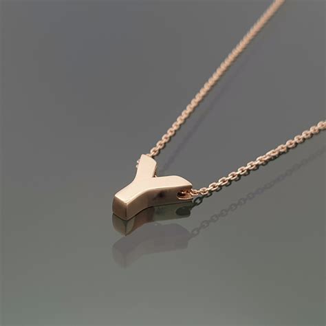 vaikiška auksinė grandinėlė su pakabuku raidės