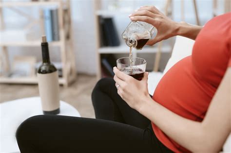 simbolis, rodantis draudimą vartoti alkoholį nėštumo metu