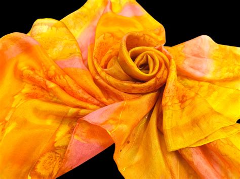 Rankomis skalbiamas šilko drabužis