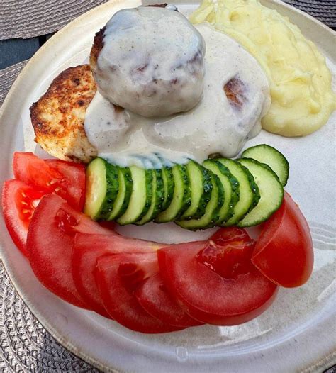 vaikiškas maistas ant stalo