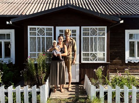 Nuotrauka: Orintos ir Vaido Krausauskų šeima prie savo paukščių