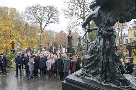 Motinos ir sūnaus glėbys