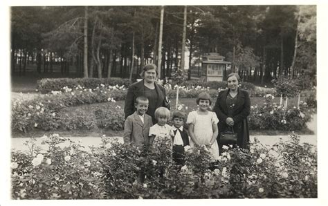 Moterys su vaikais sovietmečio turguje