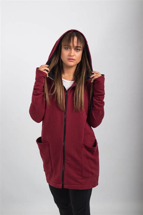 bordo spalvos džemperis