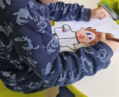 vaikai piešia svajones
