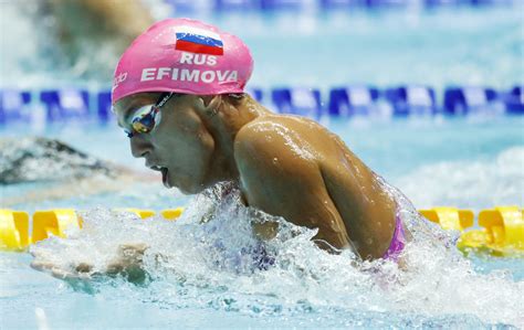 Julija Jefimova plaukimo treniruotėje